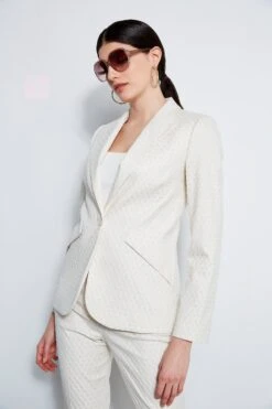 Elie Tahari Jacquard Stretch Panel Blazer -ELIE TAHARI Sales E3033203 VANILLABEAN E3033103 VANILLABEAN E15XA502 WHITE 2front 4424