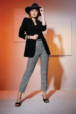 Plaid Ankle Pant 11 Plaid Ankle Pant -ELIE TAHARI Sales ETR31212 PLAID ETR31211 PLAID E65X2502 BLACK 2451 700X1050 7bf00796 b2ec 4cce b304 7e05c31174e9