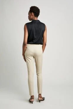 Elie Tahari Juliette Long Skinny Stretch-Twill Pant 7 Elie Tahari Juliette Long Skinny Stretch-Twill Pant -ELIE TAHARI Sales EU8M020U SAHARAKHAKI 3BACK 0058