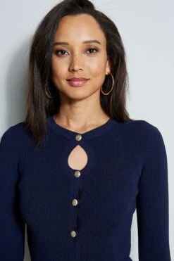 Crest Button Keyhole Cardigan -ELIE TAHARI Sales EU8M020U WHITE ETR32188 PEACOAT 2front 1442